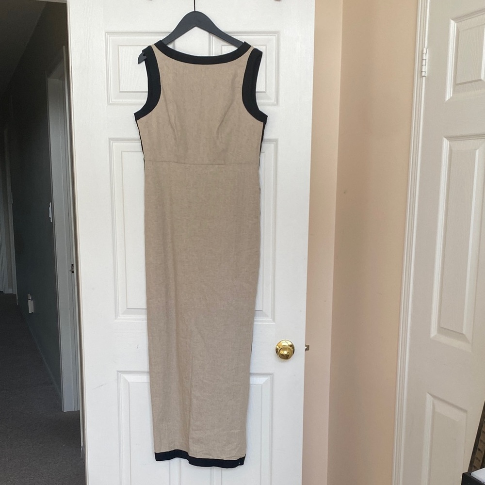 Elegant Tan and Black Sleeveless Dress